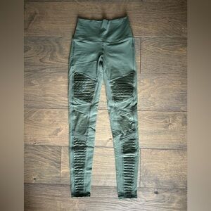 Alo Yoga High Rise Moto Legging in army green - women’s XS